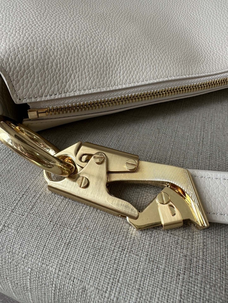 Bv*b*rry hobo bags